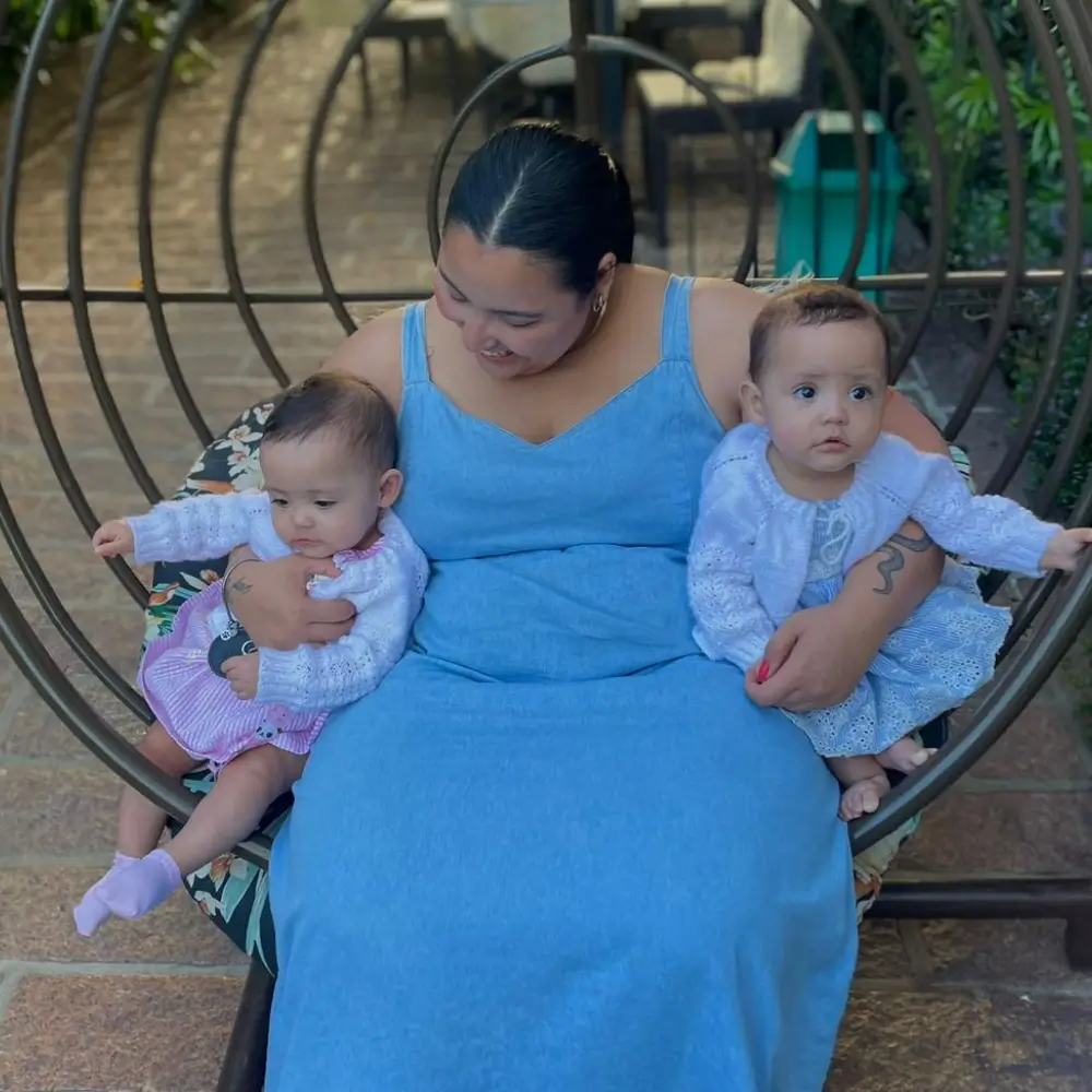 A Coleção Cada Fase foi criada por Emeli — mãe de gêmeas e criadora de conteúdo — para ajudar outras famílias a viverem uma introdução alimentar mais leve, nutritiva e sem complicação.